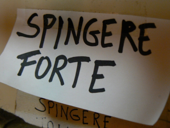 spingere forte